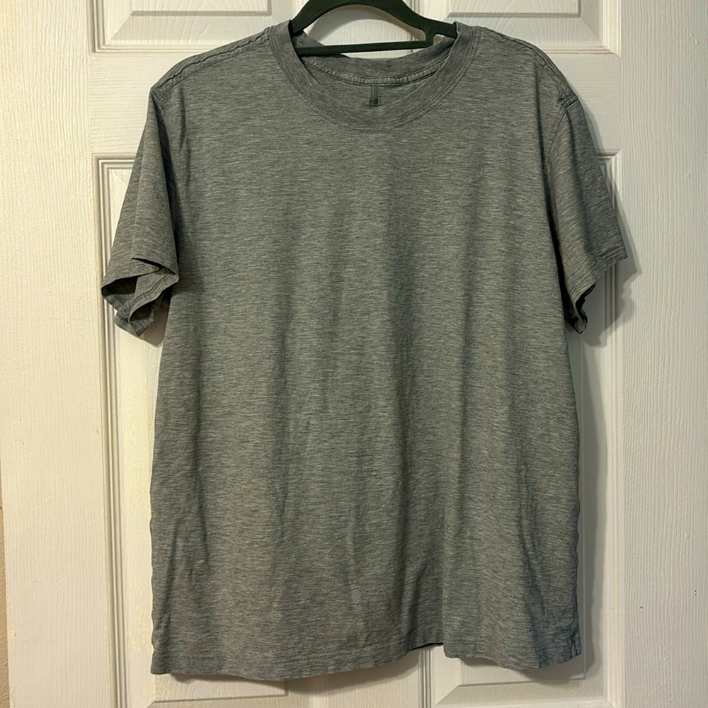 Lululemon t-shirt